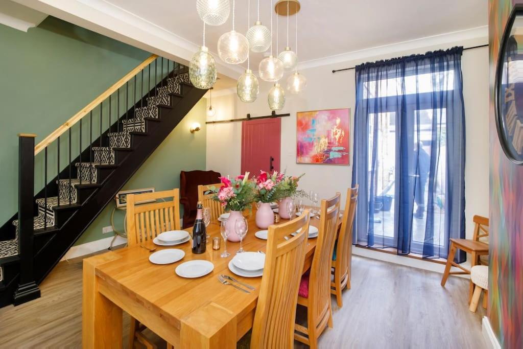 The Milton - Stylish Terraced Villa York Exterior foto